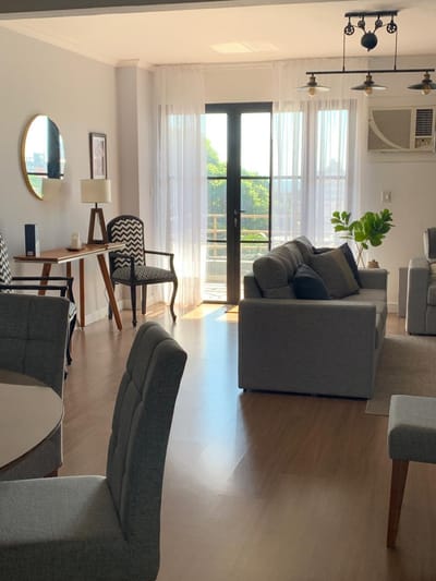 VENDO HERMOSO DEPARTAMENTO AMOBLADO DE 2 HABITACIONES MAS ÁREA DE SERVICIO