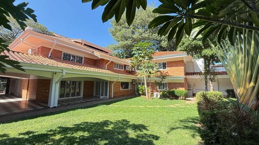Alquilo casa de 6 habitaciones con Piscina en Asunción zona Centenario 