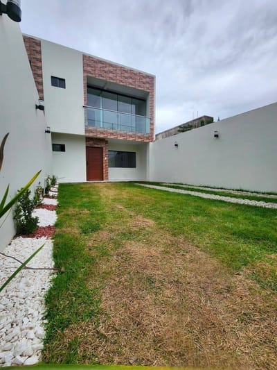 A SOLO 28.000 $us; CASA EN ANTICRETICO AV STOS DUMONDT ENTRE 7MO Y 8VO ANILLO