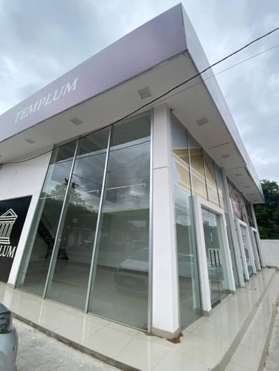 ALQUILO LOCAL COMERCIAL EN ESQUINA EN ÑEMBY