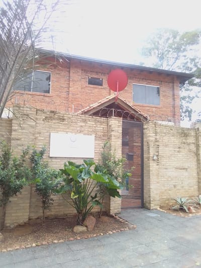 Vendo Casa  De 3 Dormitorios En Lambare Barrio Mbachio