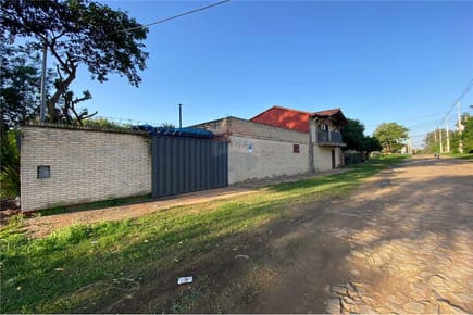 EN VENTA AMPLIA CASA EN MARIANO ROQUE ALONSO