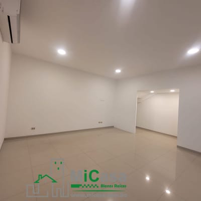 Área comercial ideal para oficina administrativa entre 1er y 2do anillo av. Buch