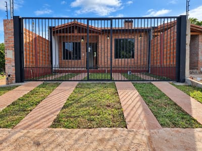 En venta chalet a estrenar en Ñemby - Pa'i Ñu 