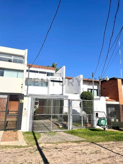 Vendo Casa a en Santisima Trinidad a media cuadra de Sacramento