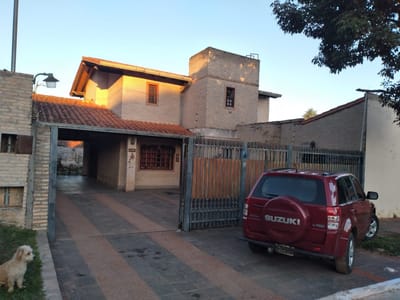 VENDO CASA EN LAMBARÉ* - *ZONA HOSPITAL DEL CORAZON*