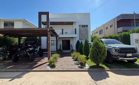 Casa en venta en URUBO - Condominio Santa Cruz La Vieja