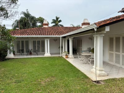 BARRIO MCAL. LÓPEZ, ZONA ESTADIO LEÓN CONDOU, EN VENTA, CASA DE 4 DORMITORIOS. 