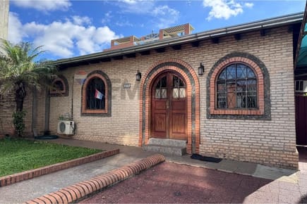 Vendo casa en el barrio Herrera.