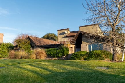 Venta de casa de 4 dormitorios en Lomas de La Tahona