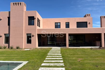 Venta de casa 4 dormitorios en suite con piscina en Altos de La Tahona, Canelones