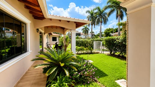 VENDO CASA EN EL PARANA COUNTRY CLUB