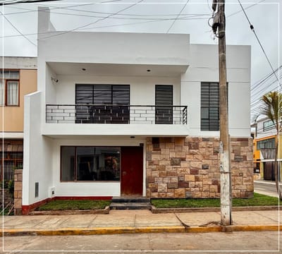 VENDO  CASA EN ESQUINA DE 220M2  EN CHORRILLOS - URB. LOS LAURELES 