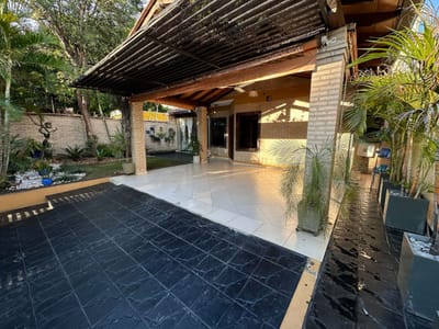 Vendo Amplia y Cómoda Residencia en Lambare, Zona Yacht y Golf Club 
