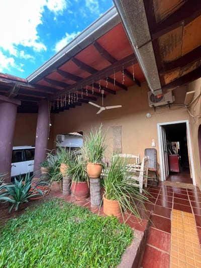 VENDO CASA DE 5 HABITACIONES EN MBURUCUYÁ