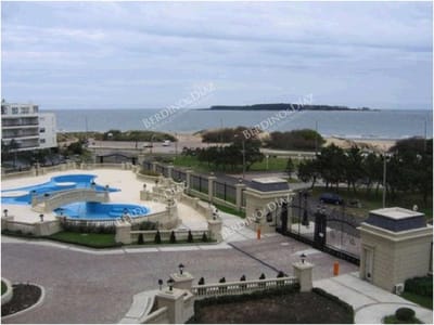 Apartamento esquinero en LE JARDIN en la Playa Mansa