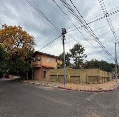 Importante propiedad en esquina, en la mejor zona del Barrio Sajonia