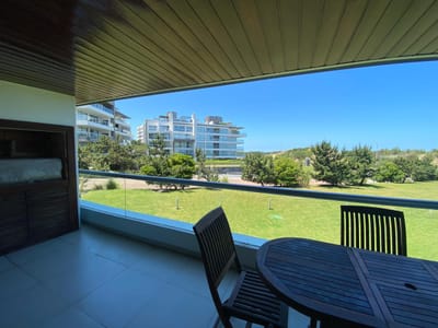 ALQUILER TEMPORARIO DE APARTAMENTO DE 3 SUITES EN MARIGOT BRAVA PUNTA DEL ESTE