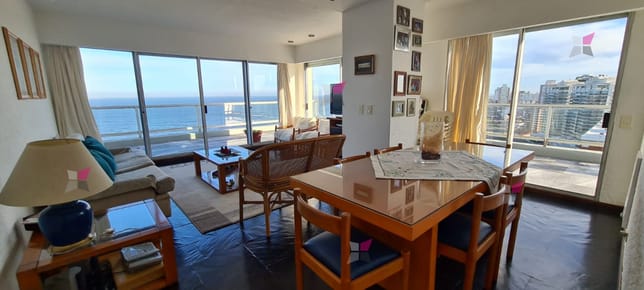 VENTA DE APARTAMENTO DE 2 DORMITORIOS FRENTE AL MAR EN BRAVA PUNTA DEL ESTE