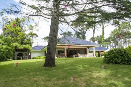 VENTA DE CASA DE 5 DORMITORIOS EN GOLF PUNTA DEL ESTE
