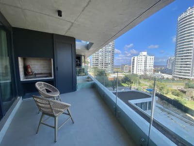 VENTA DE APARTAMENTO DE 2 DORMITORIOS -EDIFICIO WAVE BRAVA PUNTA DEL ESTE