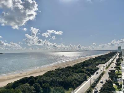 ALQUILER INVERNAL APARTAMENTO DE 3 SUITES EN EDIFICIO PARAMOUNT TOWER PUNTA DEL ESTE