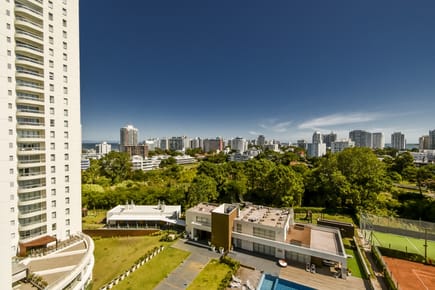 ALQUILER TEMPORARIO DE APARTAMENTO DE 3 SUITES EN EDIFICO OCEAN DRIVE PUNTA DEL ESTE