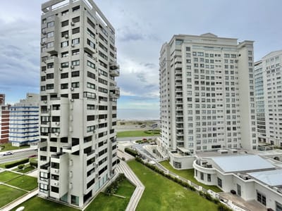 ALQUILER TEMPORARIO DE APARTAMENTO DE 2 DORMITORIOS EN BRAVA PUNTA DEL ESTE
