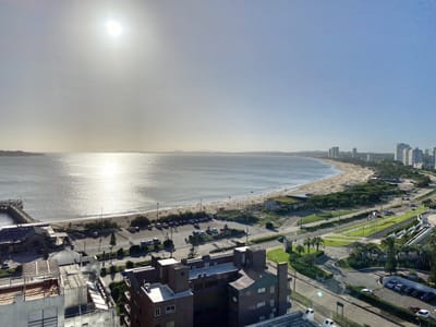 PLAYA MANSA 3 DORMITORIOS  AL FRENTE