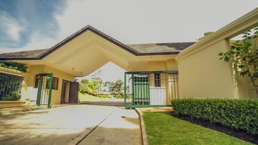CASA EN VENTA 4 DORMITORIOS + DEPENDENCIA BARRIO PRIVADO BOULEVARD PARK