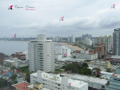 Piso alto en peninsula con vista al mar