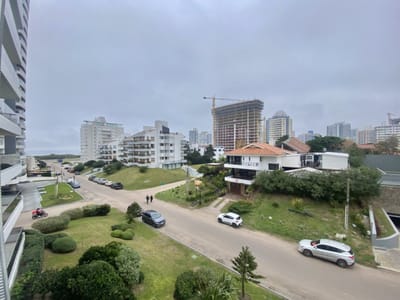 VENTA APARTAMENTO DE 3 DORMITORIOS EN EDIFICIO ESMERALDA