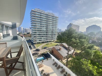VENTA DE APARTAMENTO 2 DORMITORIOS  Y SERVICIO - TORRE ESMERALDA