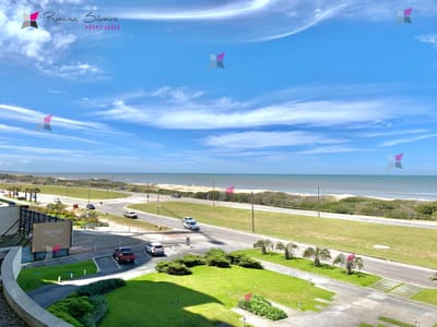 VENTA DE APARTAMENTO DE 3 DORMITORIOS Y DEPENDENCIA - TORRE LOBOS PUNTA DEL ESTE