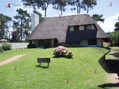 VENTA DE CASA DE 3 DORMITORIOS BEVERLY HILLS PUNTA DEL ESTE
