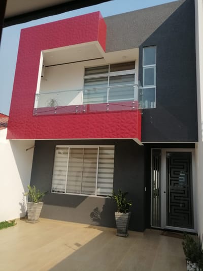 IMPERDIBLE CASA EN VENTA AMPLIA, ELEGANTE Y EQUIPADA