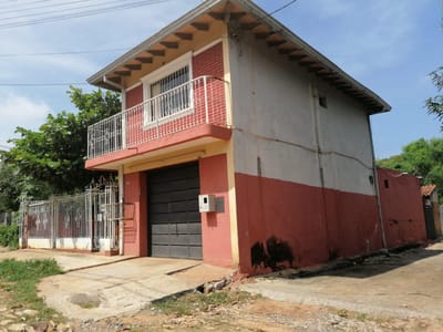 VENDO CASA EN FERNANDO DE LA MORA ZONA SUR