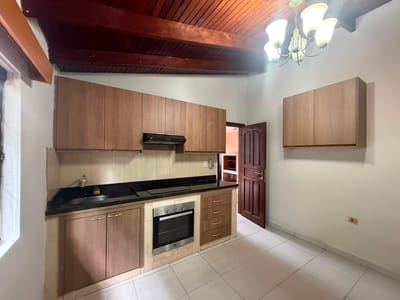  VENTA DE CASA + DEPARTAMENTO INDEPENDIENTE EN SAN LORENZO.
