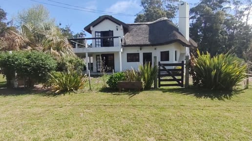 PINARES, PUNTA DEL ESTE,  CASA ALQUILER ANUAL