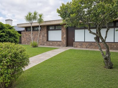 Casa de 4 dormitorios en alquiler anual en Pinares