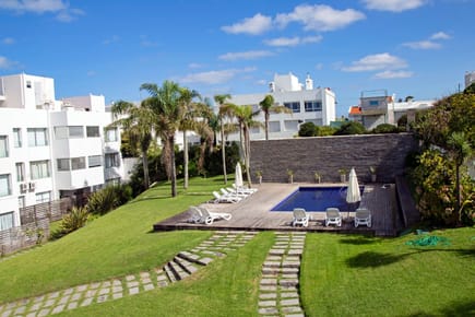 Alquiler, Montoya, 2 suites , mucama y piscina.