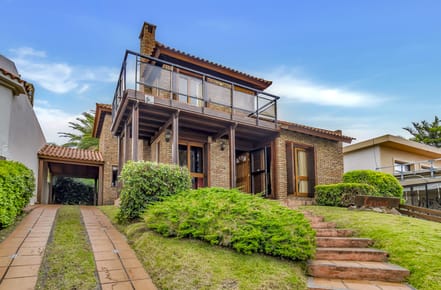 Venta Casa de 3 dorm.  Frente al Mar Piriápolis!
