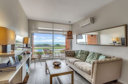 Venta Apartamento de 2 Dormitorios Frente al Mar!