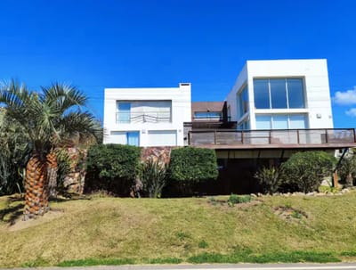 Venta Casa vista al mar La Pedrera Rocha