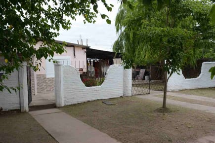 Casa 4 dormitorios entrada para vehículo y patio