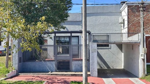 Casa con patio, parrillero y gran potencial