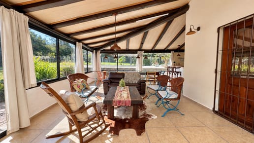 Gran chacra con dos casas y piscina climatizada