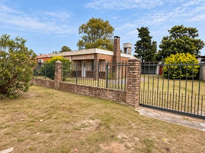 CASA EN VENTA 2 DORMITORIOS SHANGRILA A RECICLAR