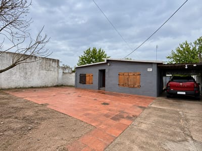 Venta de 2 casas de 1 y 2 dormitorios en Lezica