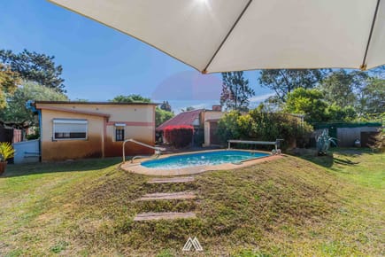 VENTA CASA DOS DORMITORIOS NEPTUNIA SUR PISCINA